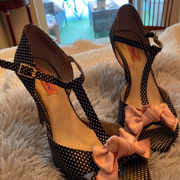 Betsey Johnson Shoes - Betsy Johnson 4 inch heels black and white with a pink bow